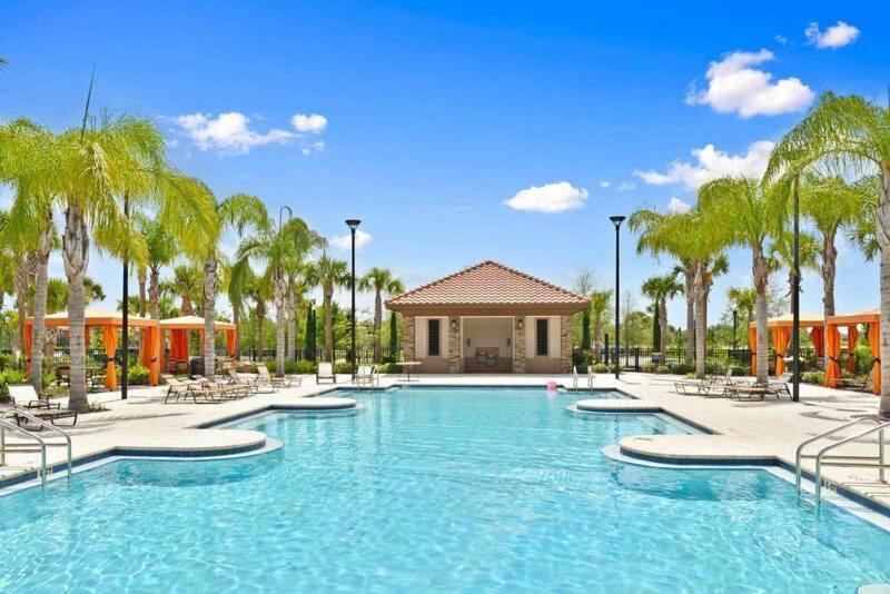 Fabulous With Pool At Solterra St5501