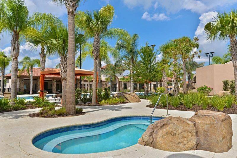 Fabulous With Pool At Solterra St5501
