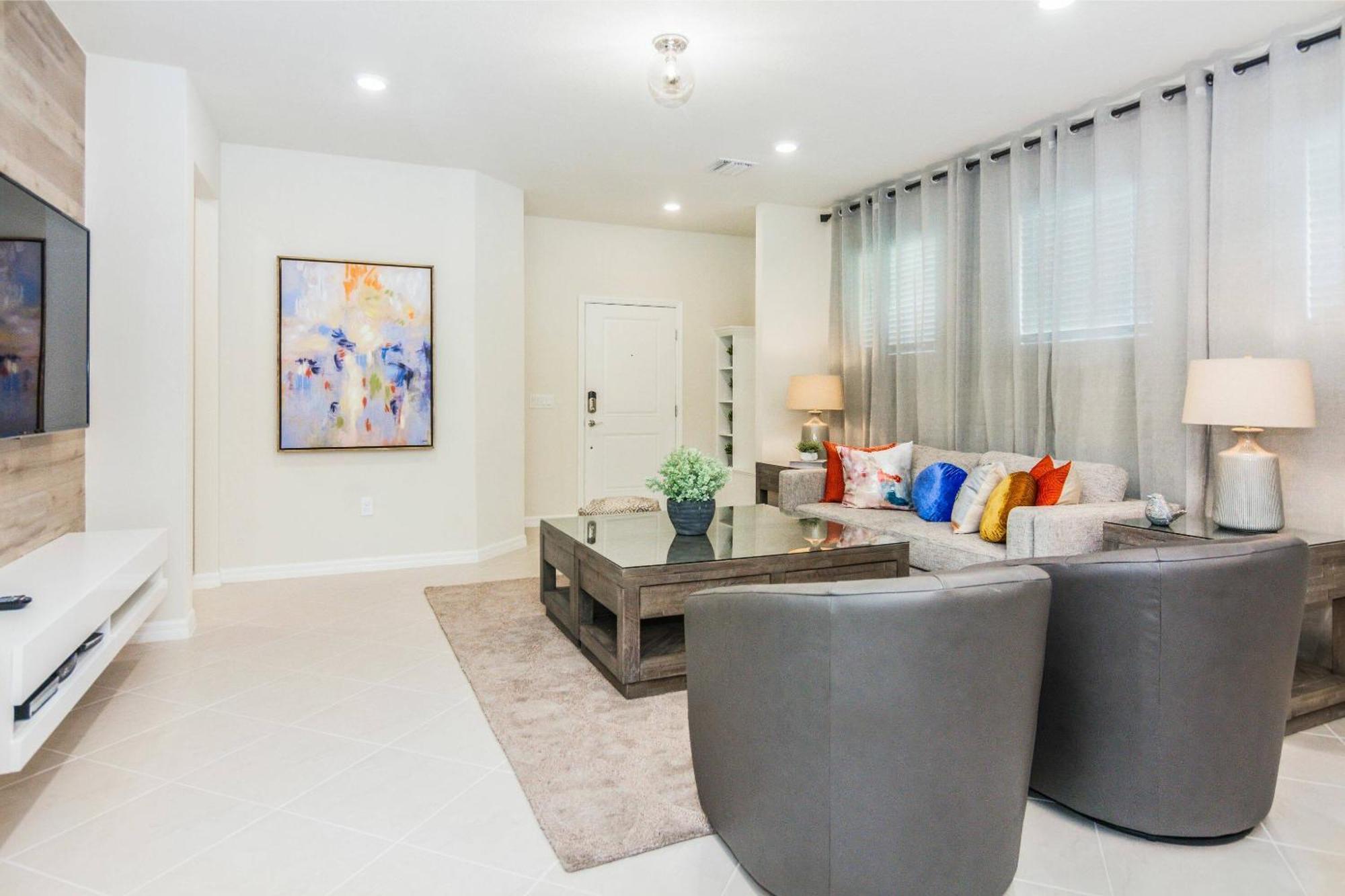 Fabulous With Pool At Solterra St5501 *